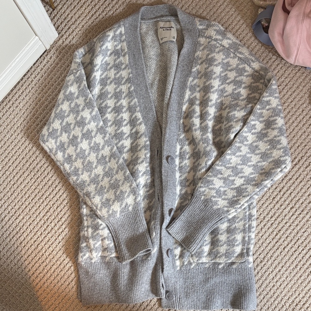 Abercrombie & Fitch Gray and Cream Cardigan